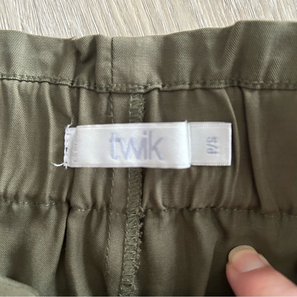 Twik green shorts flowy with tie  100% Lyocell - Picture 4 of 11